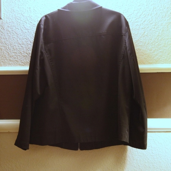 black jacket - Picture 3 of 3